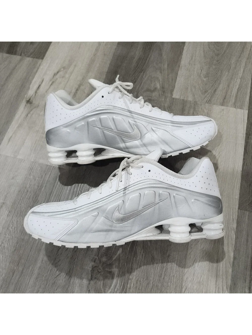 Nike Shox R4 White Metallic Silver HQ1988-101 Mens 15 Running Hype Casual Sport